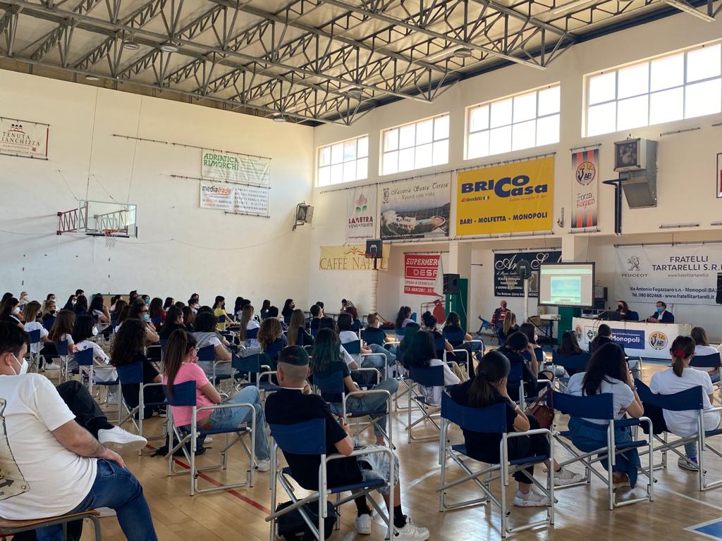 Foto dell'incontro scuola Monopoli (2)