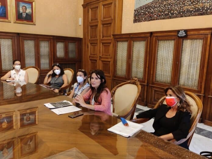 Foto della conferenza stampa centri estivi Bari