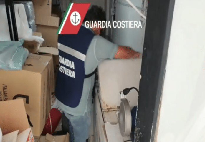 Foto del sequestro Guardia Costiera Bari (1)