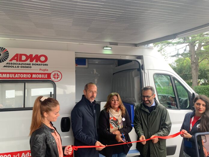 Foto inaugurazione dell'ambulatorio mobile