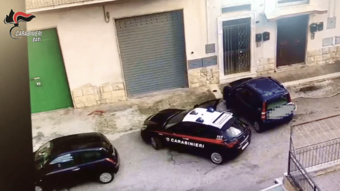 Foto dei carabinieri furto d'auto