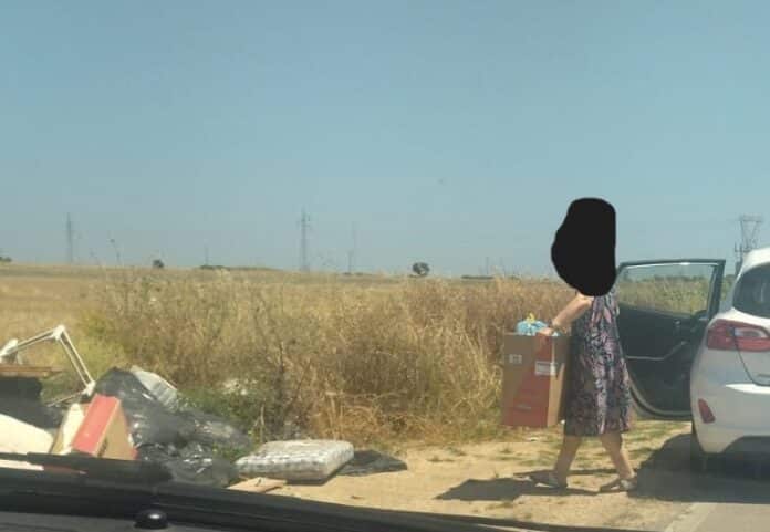 Foto dell'abbandono rifiuti