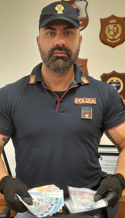 Foto del materiale sequestrato