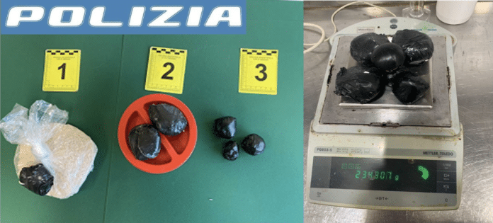 Foto del materiale sequestrato