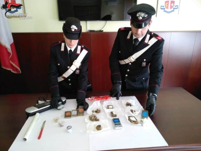 Foto del materiale sequestrato