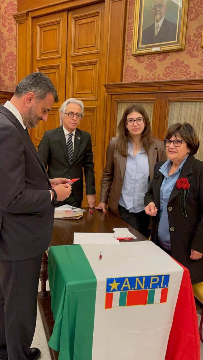 Decaro rinnova la tessera ANPI