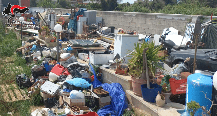 Foto del materiale sequestrato