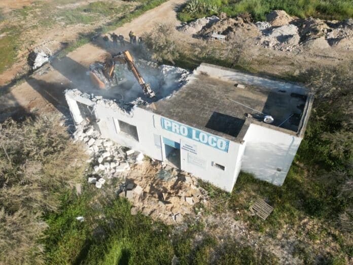 Ecomostro abbattuto