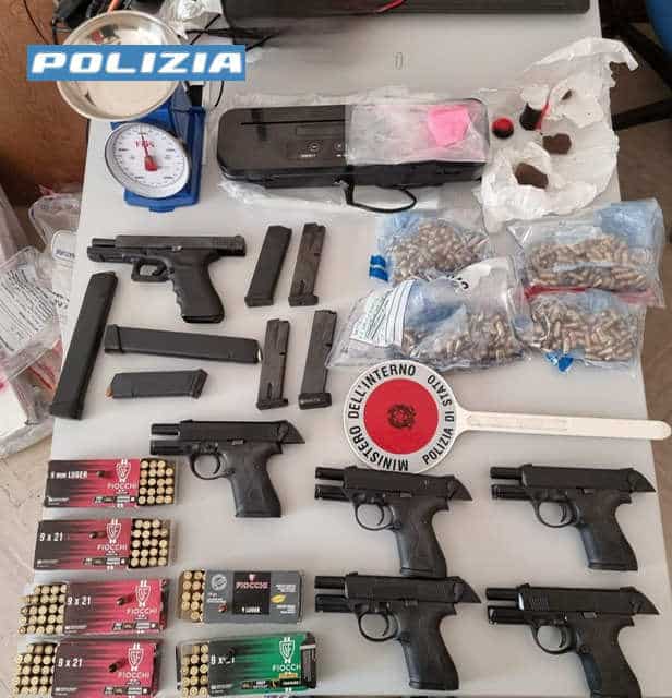 Foto del materiale sequestrato