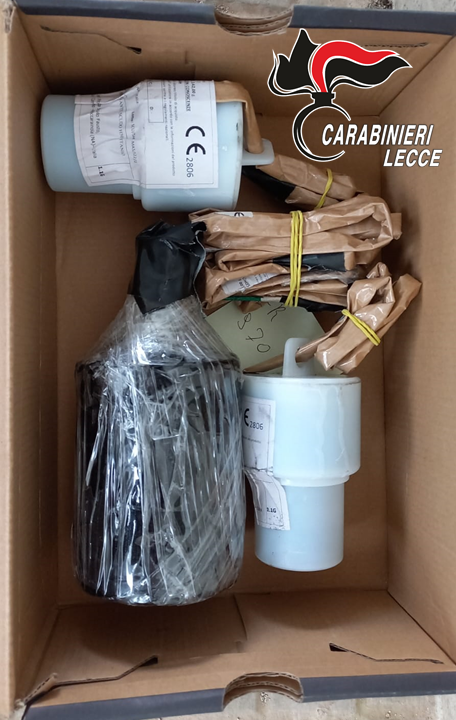 Foto del materiale sequestrato