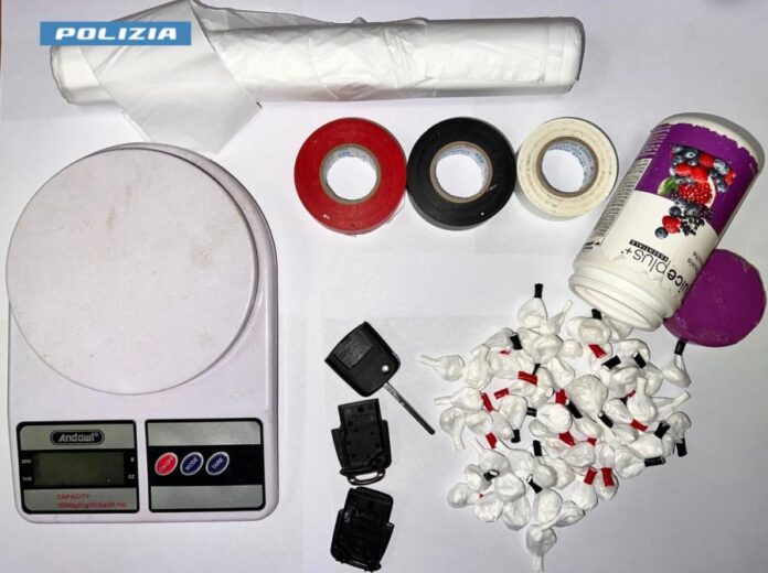 Foto del materiale sequestrato