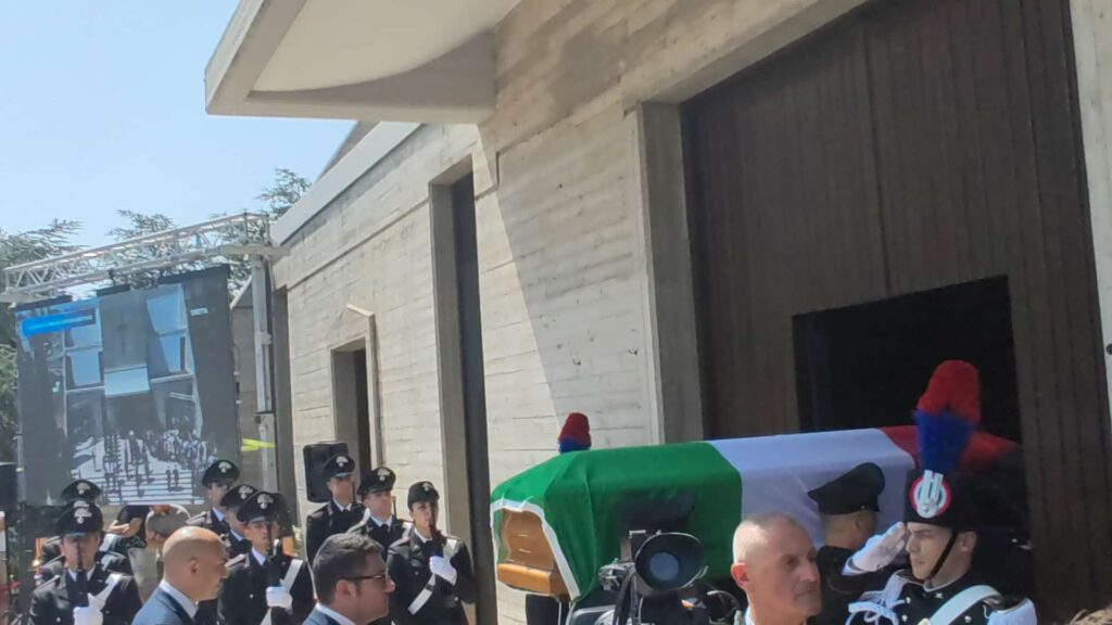 Foto dell'ultimo saluto a Carlo Legrottaglie