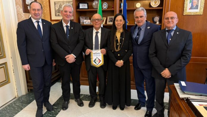 Foto dell'incontro APAMRI con il Prefetto di Bari