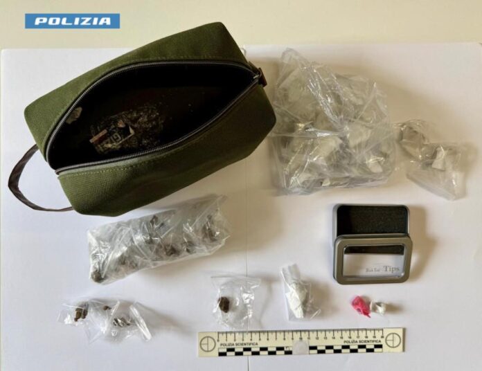 Foto della sostanza (hashish) ritrovata in possesso del conducente del monopattino
