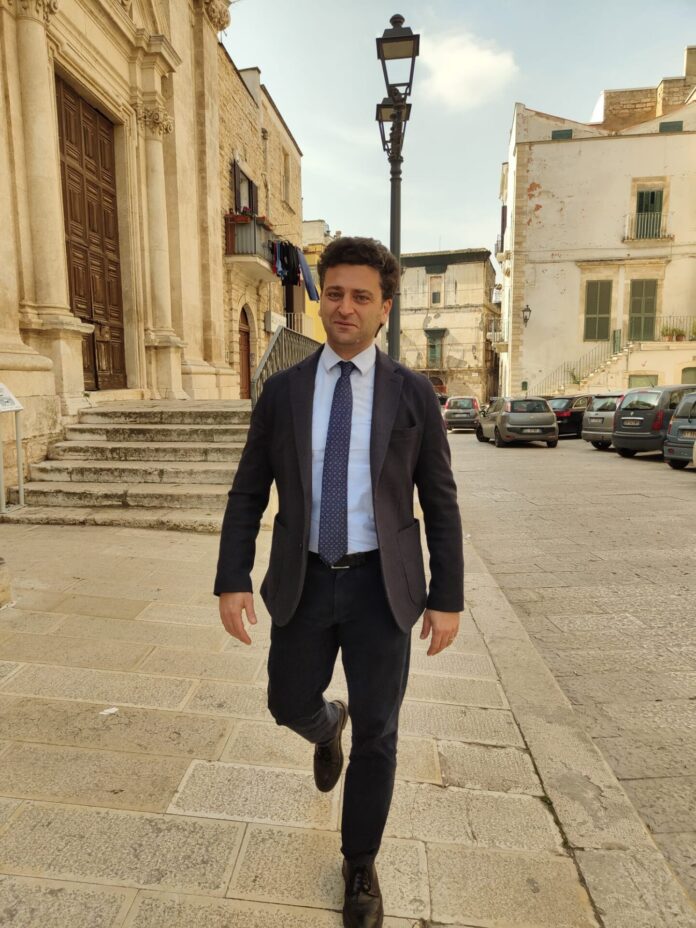 Tommaso Amendolara impegnato con il verde pubblico